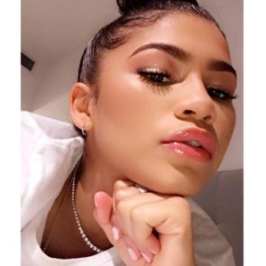 Zendaya hot selfie