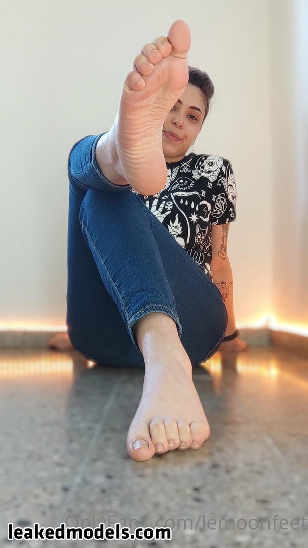 Lemoonfeet Nude 13