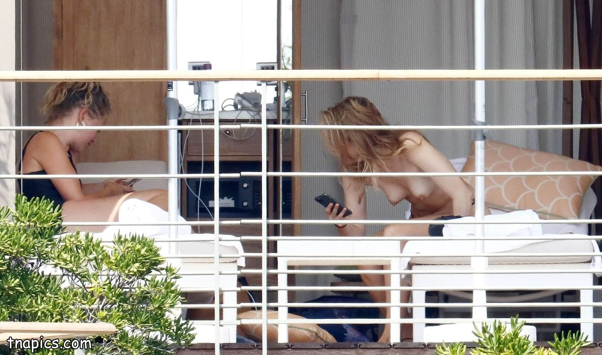 Suki Waterhouse Nude 72