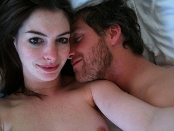 Anne Hathaway nude selfie