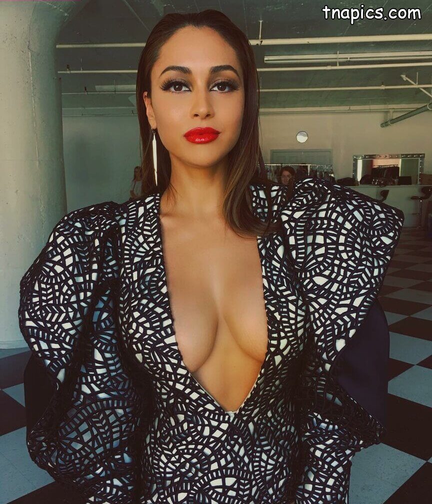 Lindsey Morgan Nude And Bikini 36