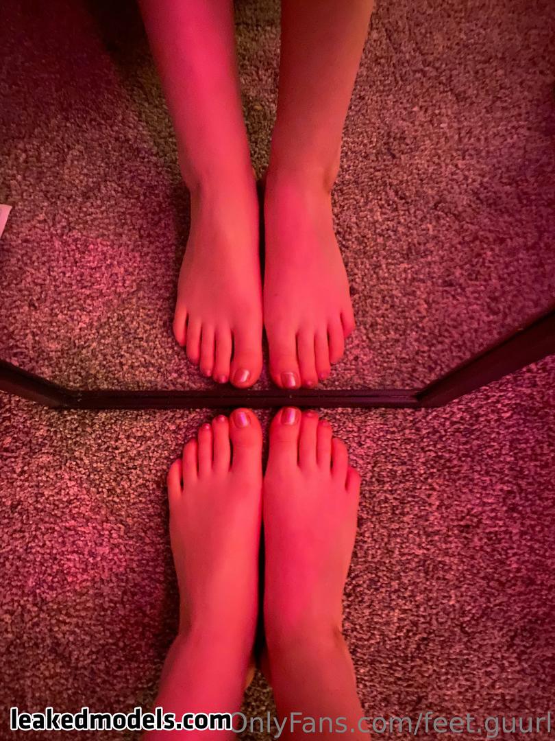 Feet-guurl Naked 9