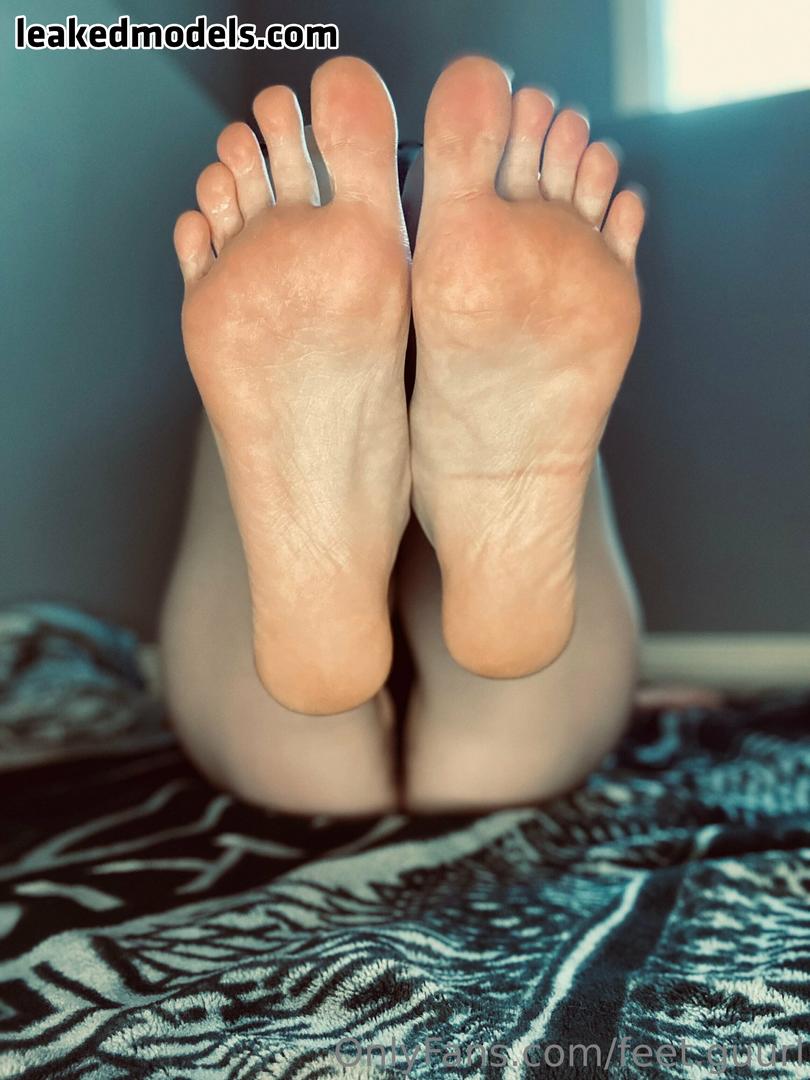 Feet-guurl Naked 8