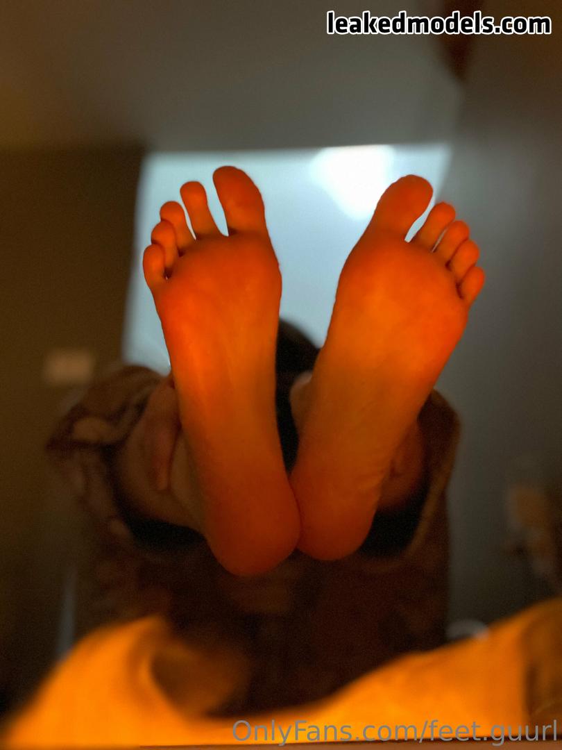 Feet-guurl Naked 6