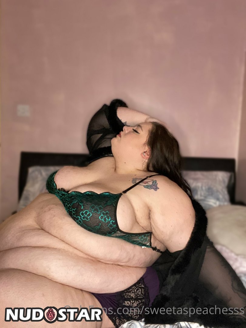 Sweetaspeachesss Leaked Photo 38