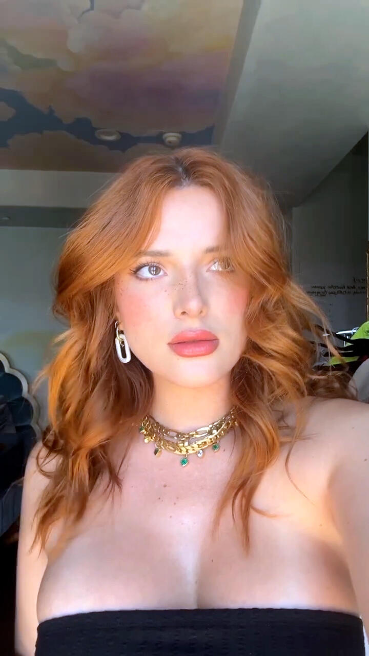 Bella Thorne / bellathorne Nude OnlyFans Leaks 3