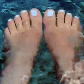 Doja Cat nude toes