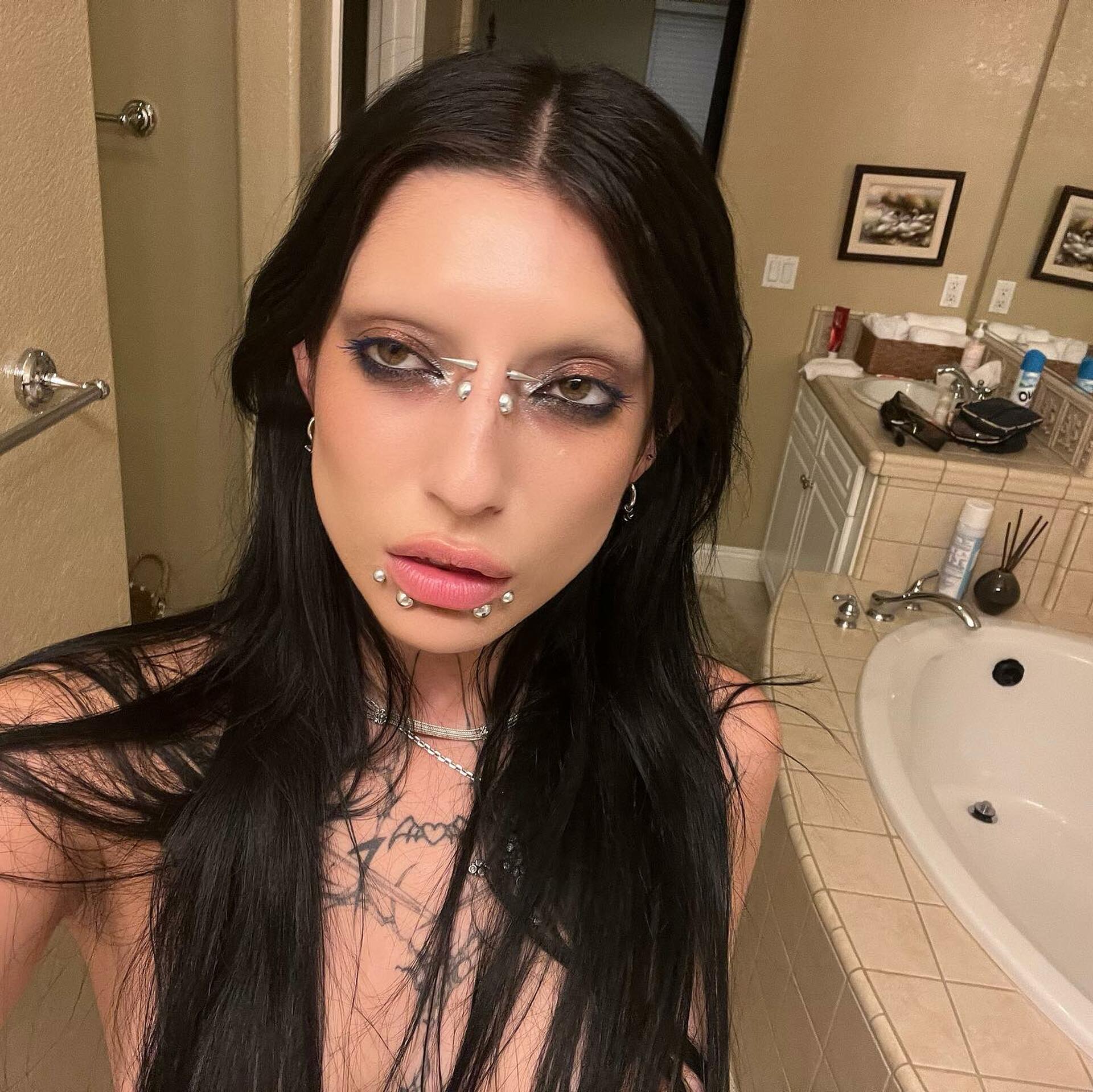 DeathbyRomy / toxicbleubeautyvip Nude OnlyFans Leaks 3