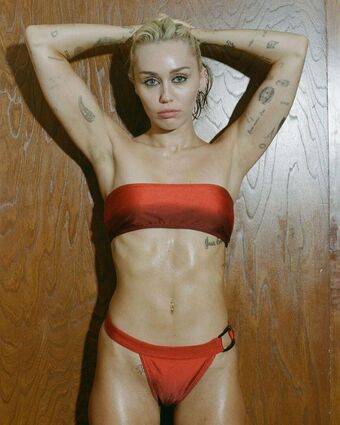 Miley Cyrus Nude Leaks OnlyFans Photo 113