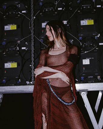 Caroline Polachek Nude Leaks OnlyFans Photo 36