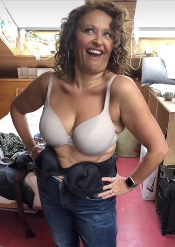 Nadia Sawalha Nude Leaks OnlyFans Photo 4