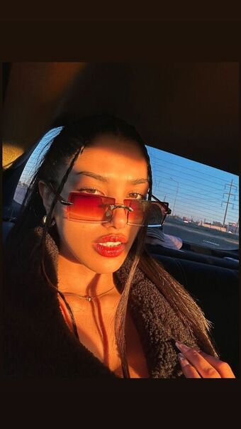 Floppy Abril Nude Leaks OnlyFans Photo 16