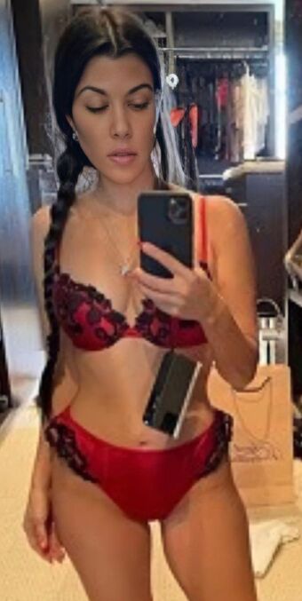 Kourtney Kardashian Nude Leaks OnlyFans Photo 77