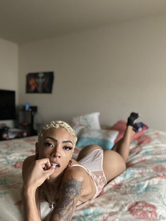 queenie_free Nude Leaks OnlyFans Photo 13