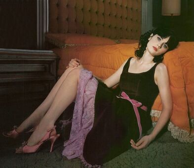 Zooey Deschanel Nude Leaks OnlyFans Photo 16