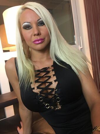 Daniela Cora Hansson Nude Leaks OnlyFans Photo 9