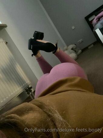 deluxe.feets.booty Nude Leaks OnlyFans Photo 2