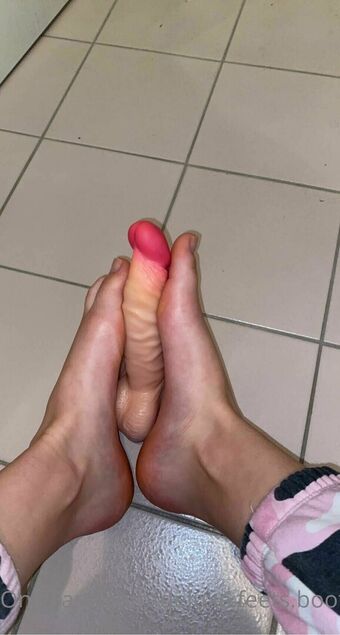 deluxe.feets.booty Nude Leaks OnlyFans Photo 5