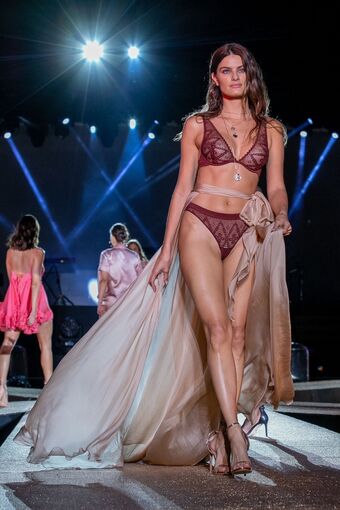 Isabeli Fontana Nude Leaks OnlyFans Photo 5