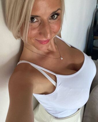 Lucie Novakova Nude Leaks OnlyFans Photo 9