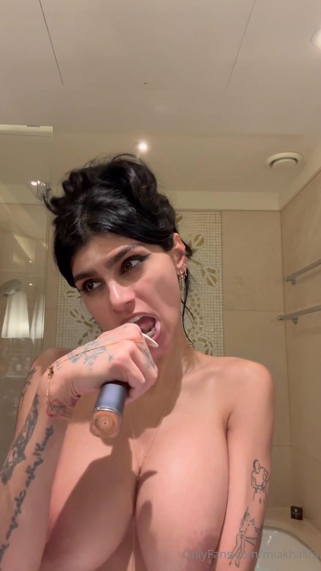 Mia Khalifa Nude Teethbrushing Onlyfans Video Leaked Influencers