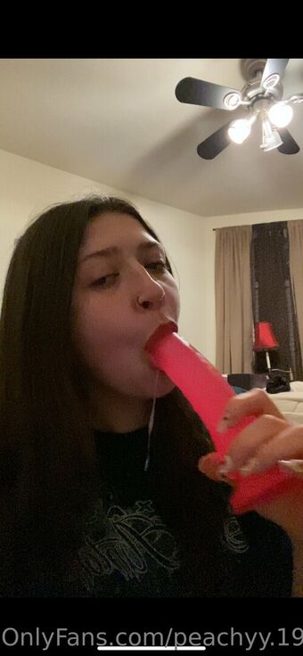 peachyy.190 Nude Leaks OnlyFans Photo 13