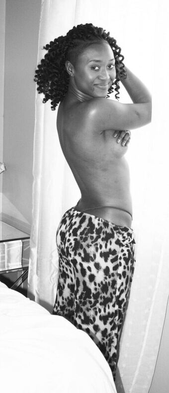 Queen Aminata Nude Leaks OnlyFans Photo 36