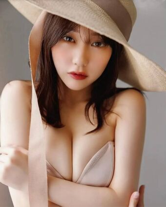 Tanaka Miku Nude Leaks OnlyFans Photo 9