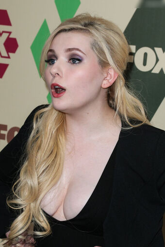 Abigail Breslin Nude Leaks OnlyFans Photo 27