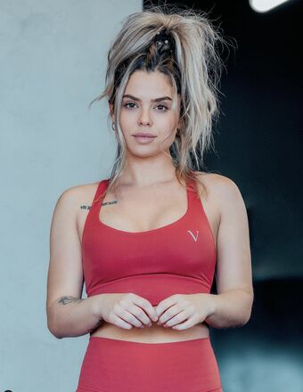 Laurie Doucet / Lauriedou7 Nude Leaks OnlyFans Photo 1