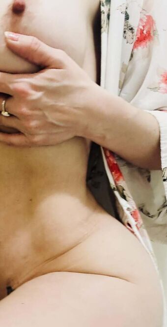 onegoodbumblebee Nude Leaks OnlyFans Photo 9