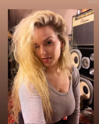 whitedoveofficial Nude Leaks OnlyFans Photo 1