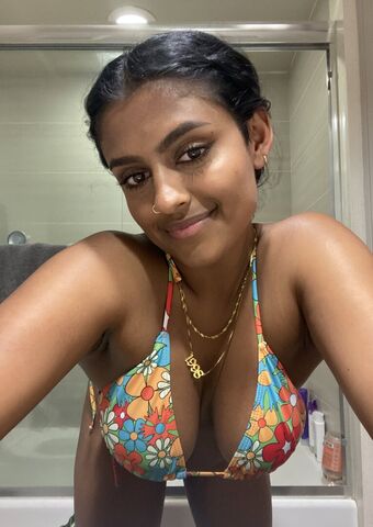 Yamini Nambimadom Nude Leaks OnlyFans Photo 28