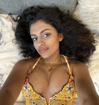 Yamini Nambimadom Nude Leaks OnlyFans Photo 24