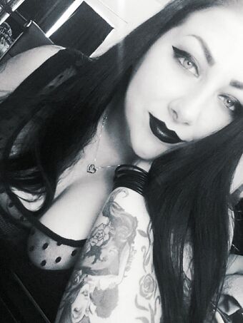 GothFemmeFatale Nude Leaks OnlyFans Photo 12