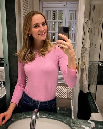 Holla die Wildfee Nude Leaks OnlyFans Photo 2