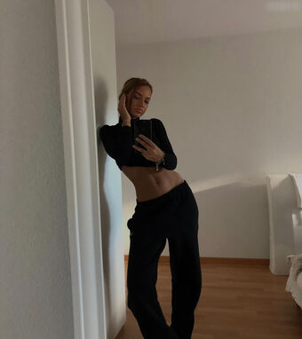 Suela Mehmedi Nude Leaks OnlyFans Photo 12