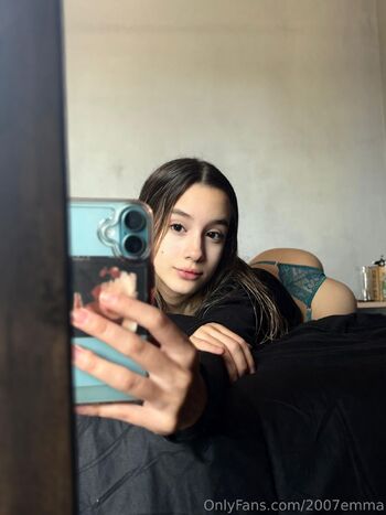 Emm / 2007emma nude photo #13