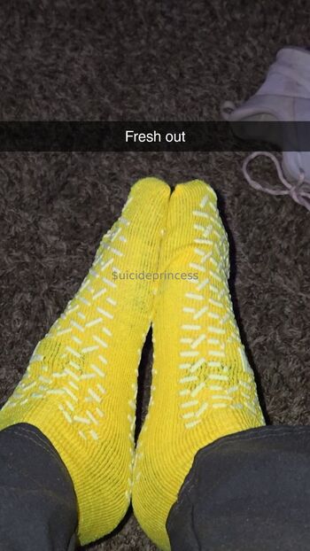 uicideprinces / 53122darkrose / emilycapron_ / rosecapron / 3milycapr0n nude photo #1