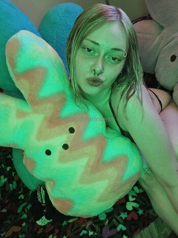 uicideprinces / 53122darkrose / emilycapron_ / rosecapron / 3milycapr0n nude photo #4