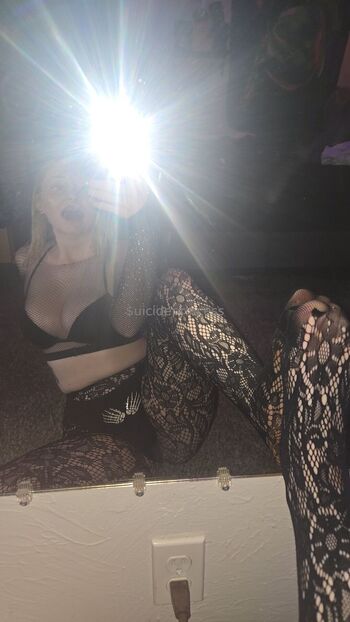 uicideprinces / 53122darkrose / emilycapron_ / rosecapron / 3milycapr0n nude photo #15