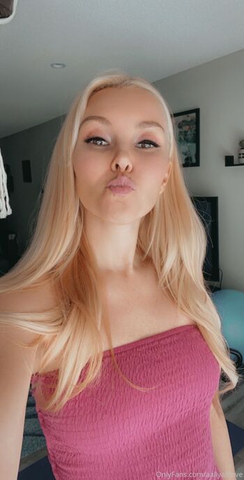 Aaliyah Lov / aaliyahlove nude photo #1