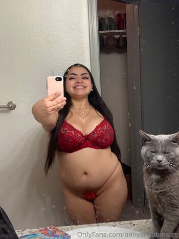 Aaliya / aaliyahsofunsize nude photo #2