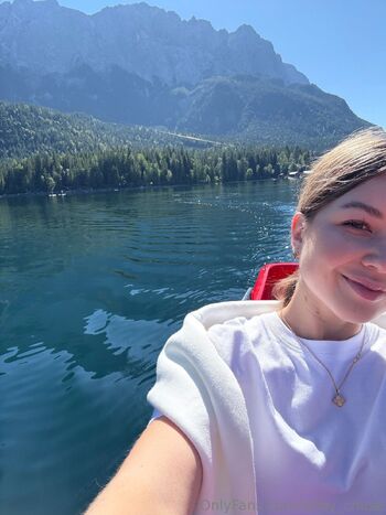 𝘼𝙗𝙗𝙮 𝘾𝙝𝙖𝙨𝙚 / abby_chase nude photo #1