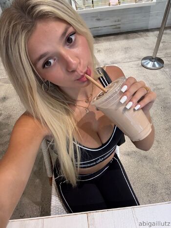 Abigail 06 Blonde Girl / abigaillutzvip nude photo #1