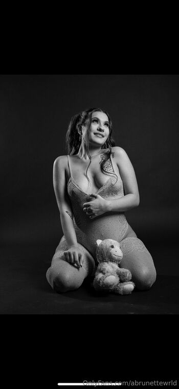 Des / abrunettewrld nude photo #9