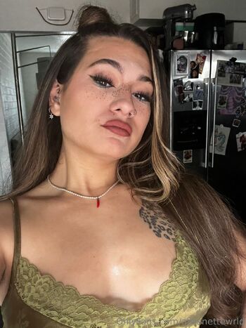 Des / abrunettewrld nude photo #14