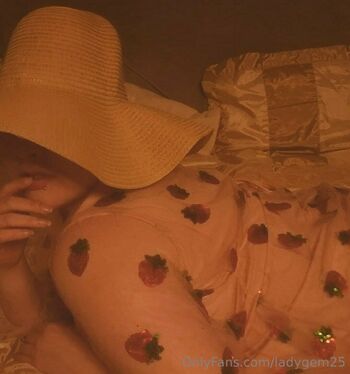 GoddessGe / absolutefxckinggem / findom.lady.gemini / insultstress nude photo #37