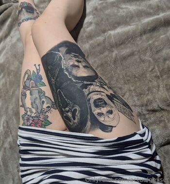 gorewh0r / actualgeyser nude photo #33