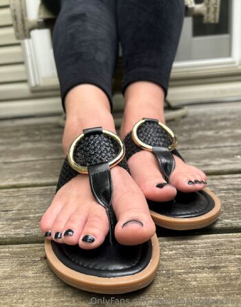 Adelin / adelinasfootfantasy nude photo #38